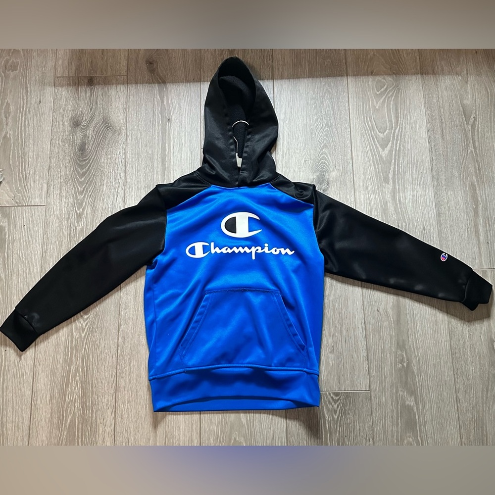 Boys Size 7/8 Champion Hoodie (USED) CHS803